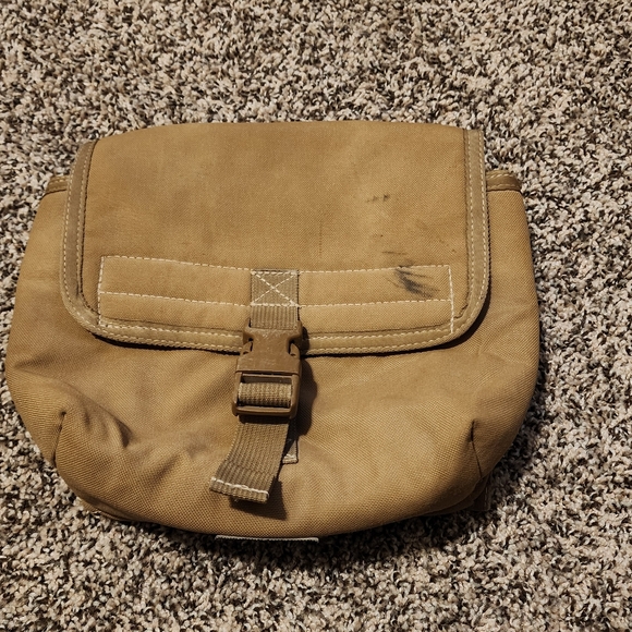 Tactical Tailor Gas Mask Pouch - Picture 1 of 4